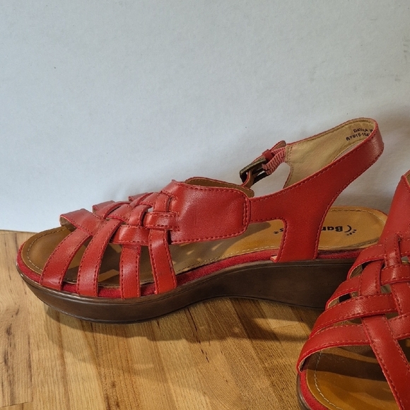 BareTraps Red Wedge Sandals with Intricate Design - Picture 3 of 8
